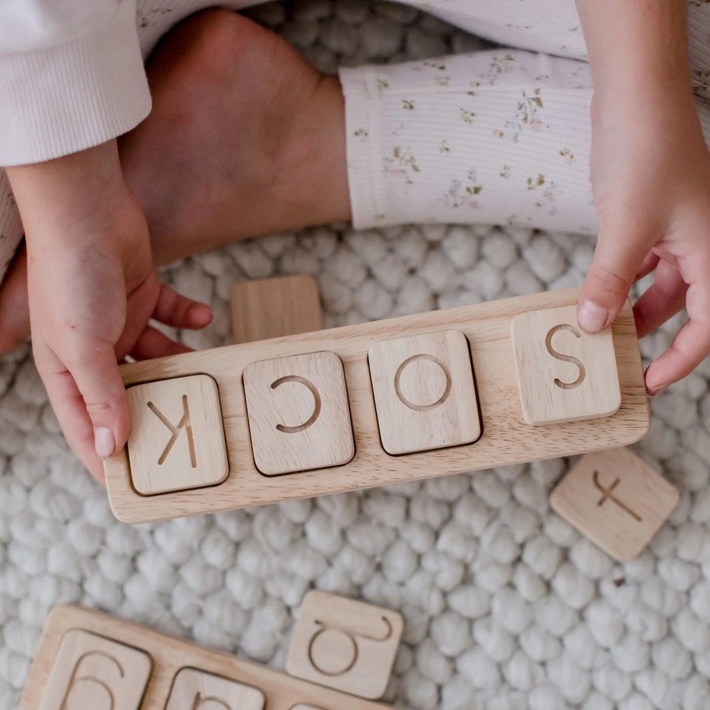 Qtoys Wooden Picture Word Board