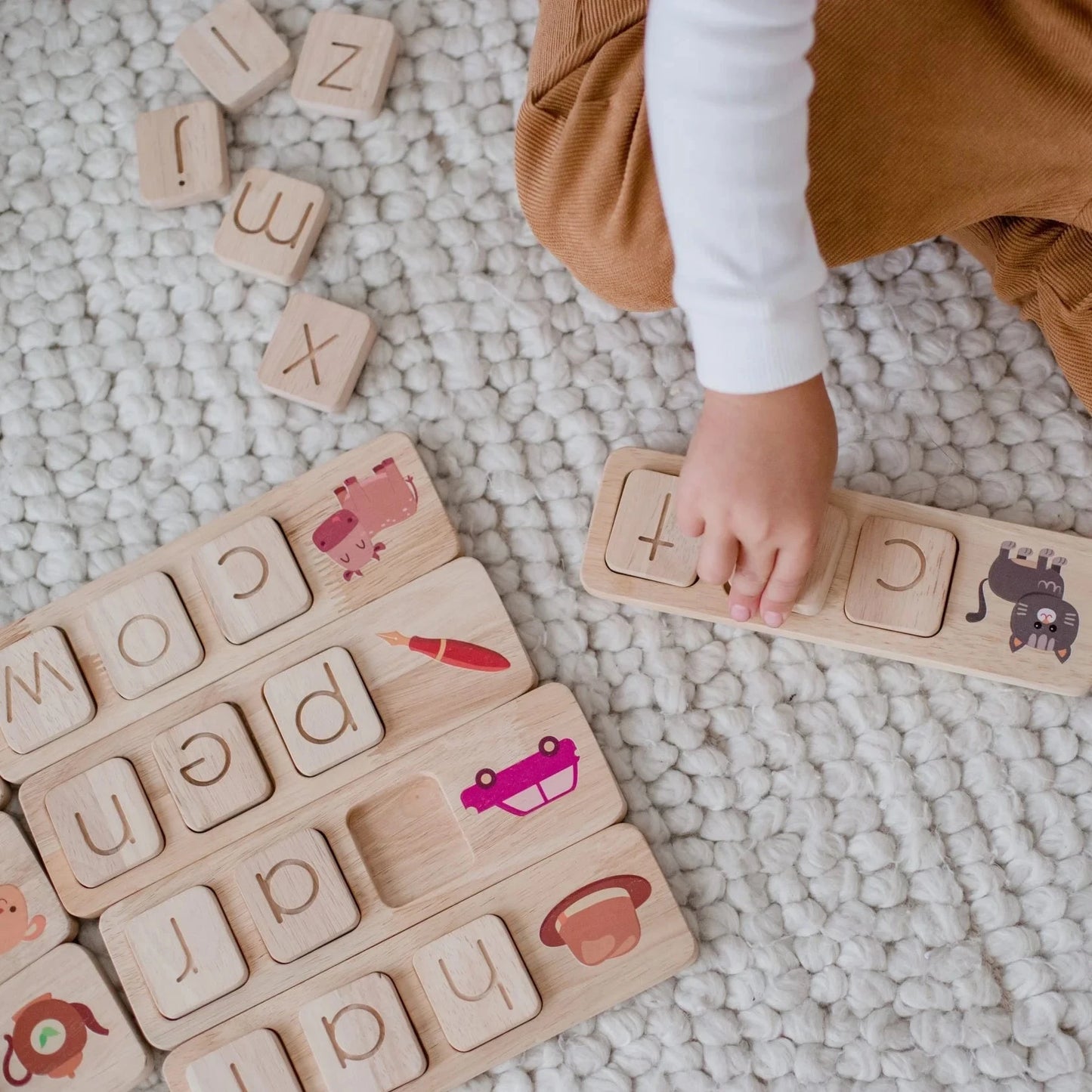 Qtoys Wooden Picture Word Board